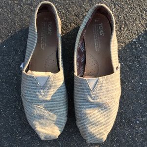 Toms flats 8W